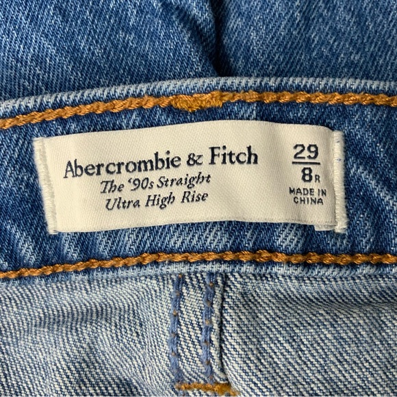 Abercrombie and Finch The 90’s Straight Ultra High Rise. Medium Wash. 29/8. - Picture 6 of 6